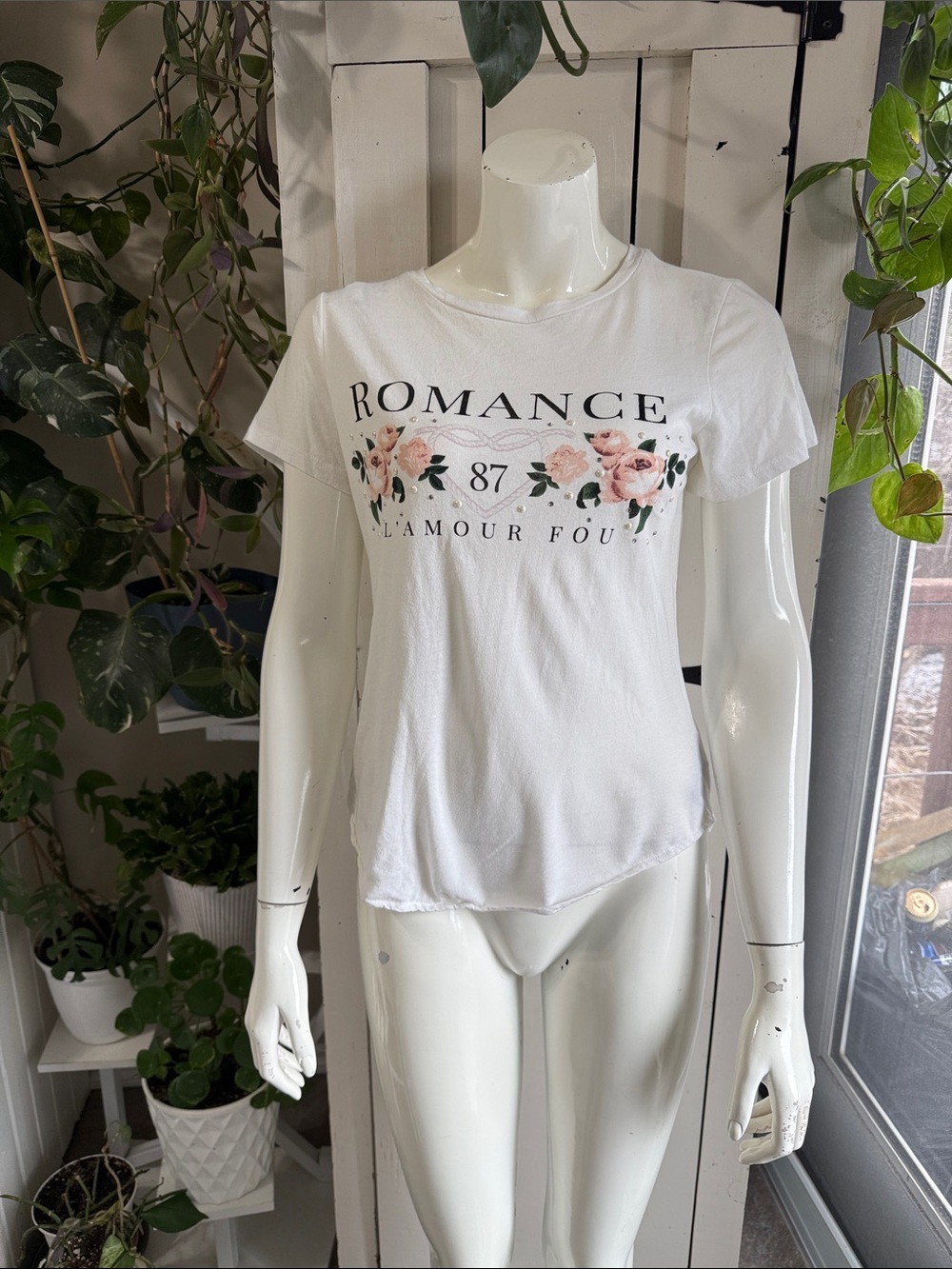 Suzy Shier Romance bling Floral Graphic White Women's Tee XS NWOT